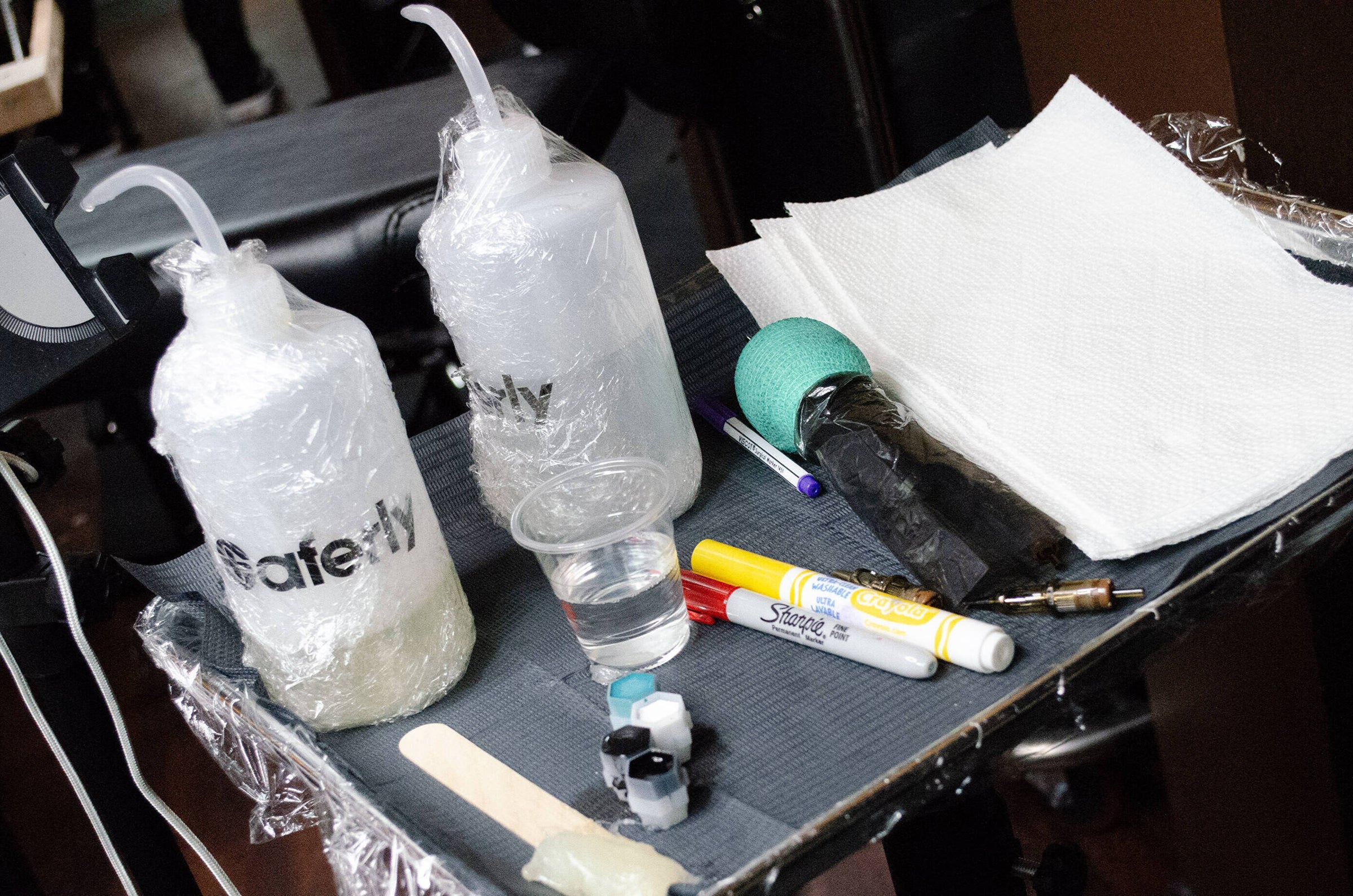 finger tattoos - Germany, image size:2400x1590